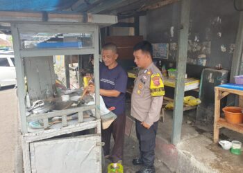 Kegiatan Patroli Dialogis Personel Polsek Gunungguruh bersama Pedagang