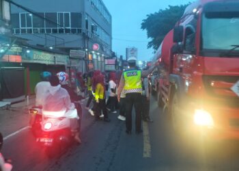Antisipasi Kemacetan Pagi, Unit Lantas Polsek Sukalarang Melaksanakan Gatur Lalin Saat Jam Masuk Karyawan