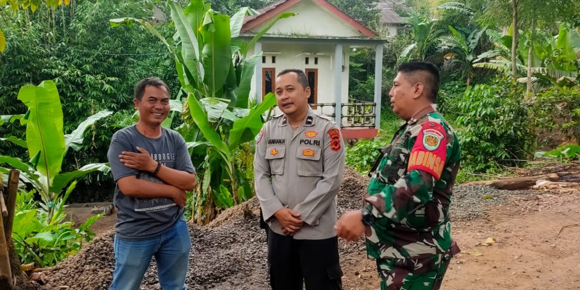 Personil Anggota Polsek Lembursitu Laksanakan Giat Silaturahmi terhadap Warga Masyarakat