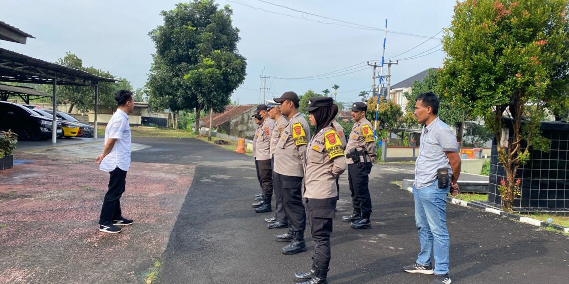 Kapolsek Baros Latih Kedisiplinan Anggota dengan Apel Pagi