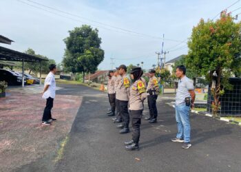 Kapolsek Baros Latih Kedisiplinan Anggota dengan Apel Pagi
