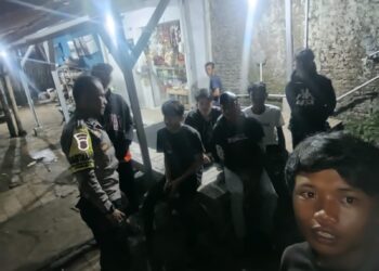 Personil Polsek Lembursitu Laksanakan Giat Silaturahmi dan Himbauan Terhadap Pemuda