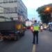 Unit Lantas Polsek Sukalarang Laksanakan Gatur Lalin Saat Jam Masuk Karyawan
