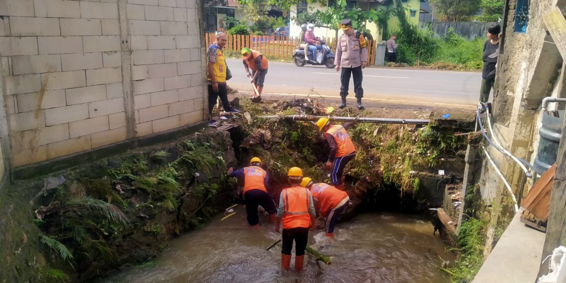 Perbaiki Titik Aliran Sungai yang Sering Banjir