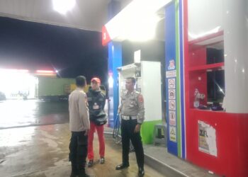 Personil Polsek Sukalarang Laksanakan Patroli Ke SPBU