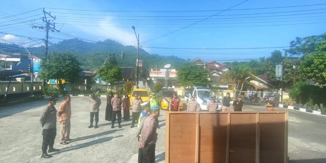 Apel Pagi Sebagai bentuk kedisiplinan dan kesiapsiagaan Polsek Baros