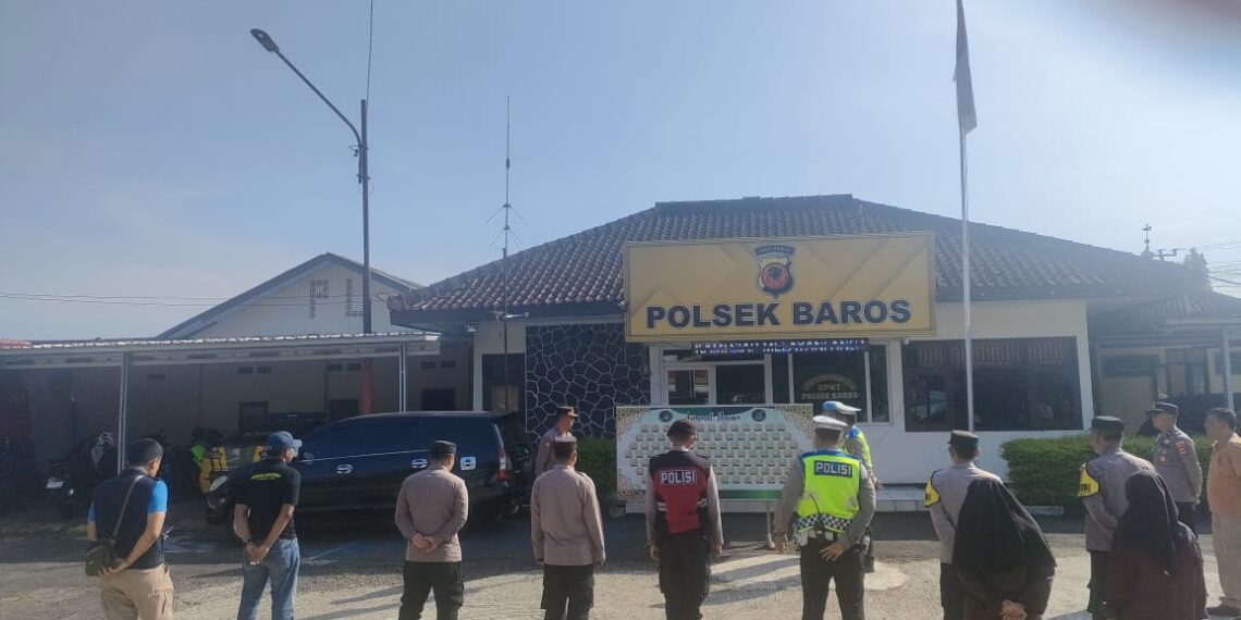 Apel Pagi Sebagai  bentuk kedisiplinan dan kesiapsiagaan Polsek Baros