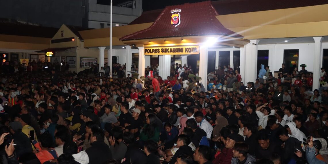 Gelar Nobar Indonesia vs Uzbekistan, Polres Sukabumi Kota Dipadati Ratusan Pecinta Sepak Bola