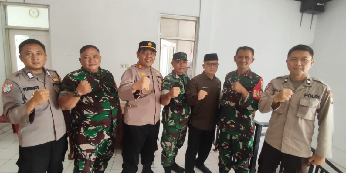 Senergitas TNI-POLRI Kapolsek Sukalarang Hadiri Halal Bihalal Tingkat Kecamatan Sukalarang