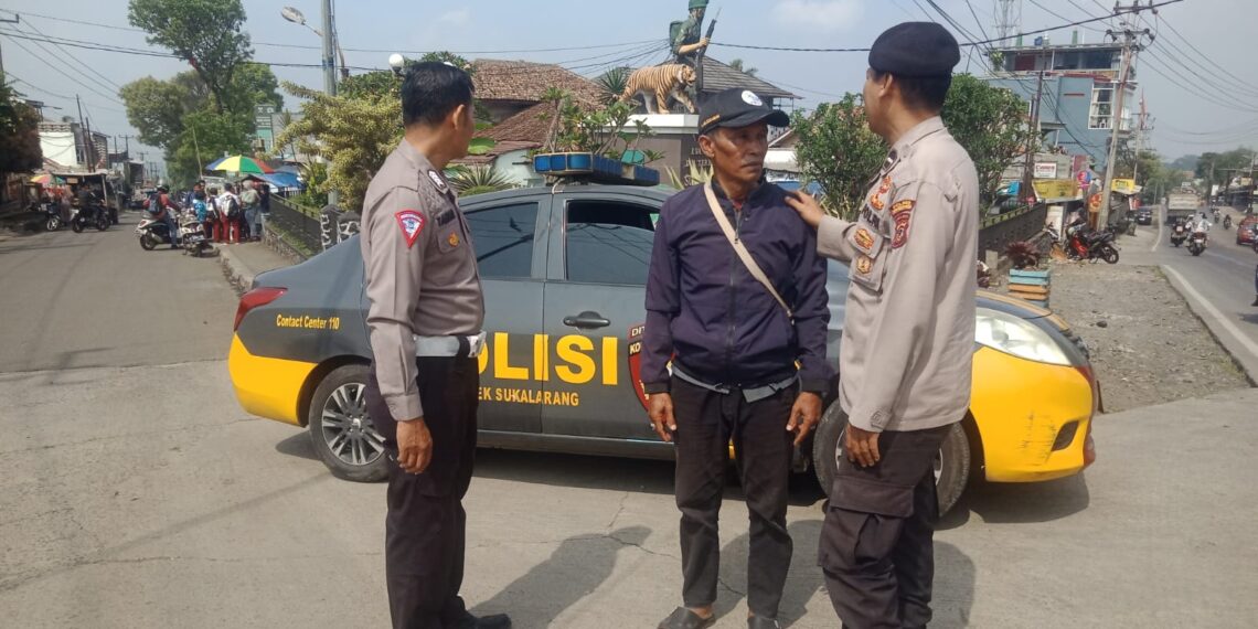Patroli Dialogis Di Siang Hari Berikan Imbauan Kamtibmas Kepada Masyarakat Di Wilkum Polsek Sukalarang
