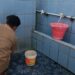 Pemuda di Sukabumi Sudah 14 Tahun Berkeliling Bersihkan Masjid, Aksinya Viral di Media Sosial