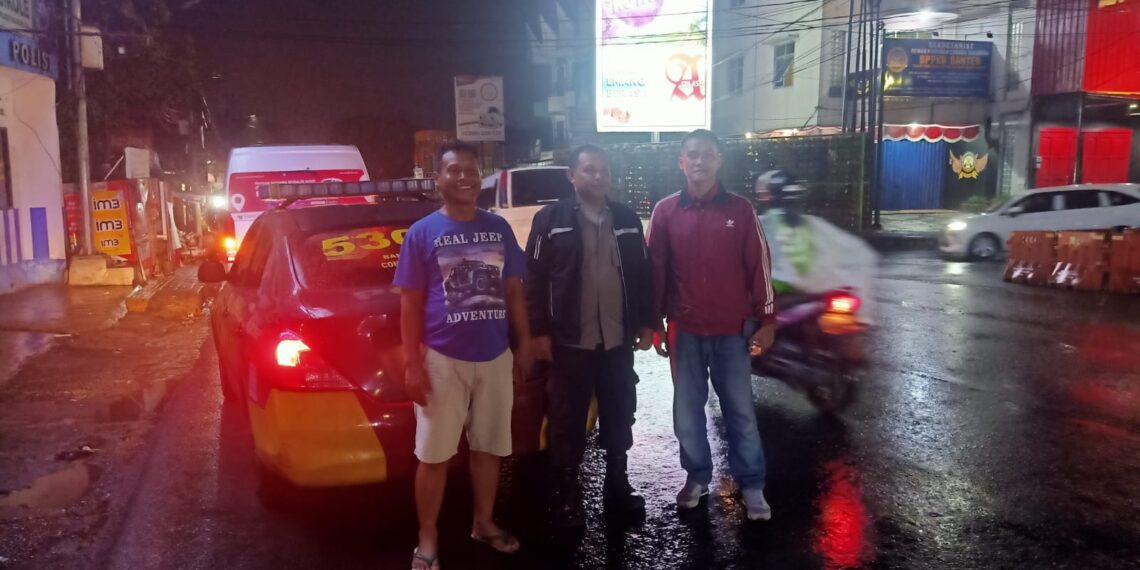 Jaga Keamanan Wilayah, Polsek Cikole Giatkan Patroli Malam