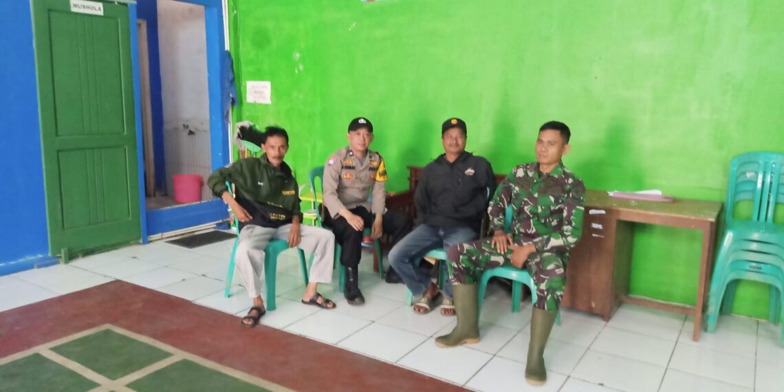 Bhabinkamtibmas Desa Limbangan Polsek Sukaraja Laksanakan Sambang Silaturahmi Kamtibmas di Desa Limbangan