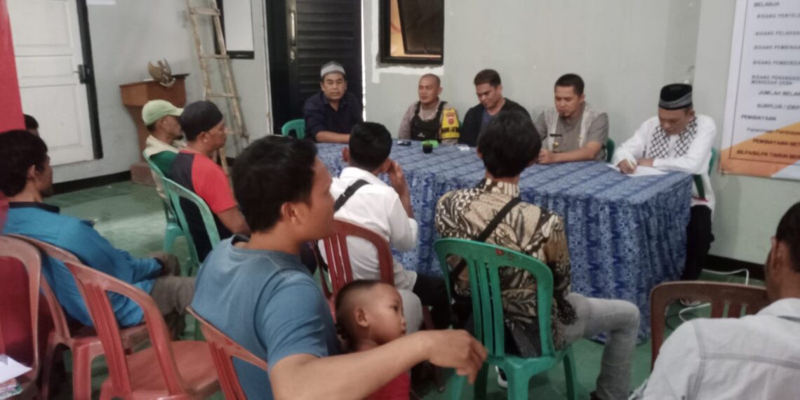 Bhabinkamtibmas Polsek Cireunghas Hadiri Rapat RT RW, Sampaikan Pesan Dan Imbauan Kamtibmas