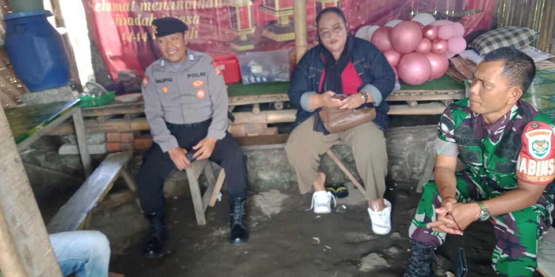 Bhabinkamtibmas Bersinergi dengan Babinsa Sambangi Warga Untuk Tingkatkan Harkamtibmas