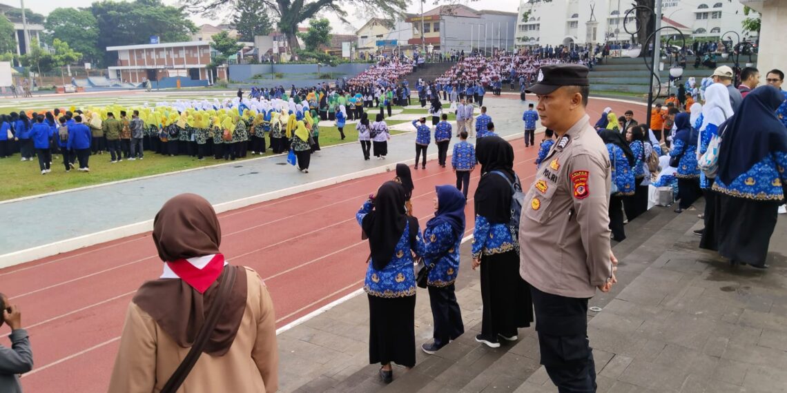 Polsek Cikole Laksanakan Pengamanan Upacara Hardiknas Tahun 2024