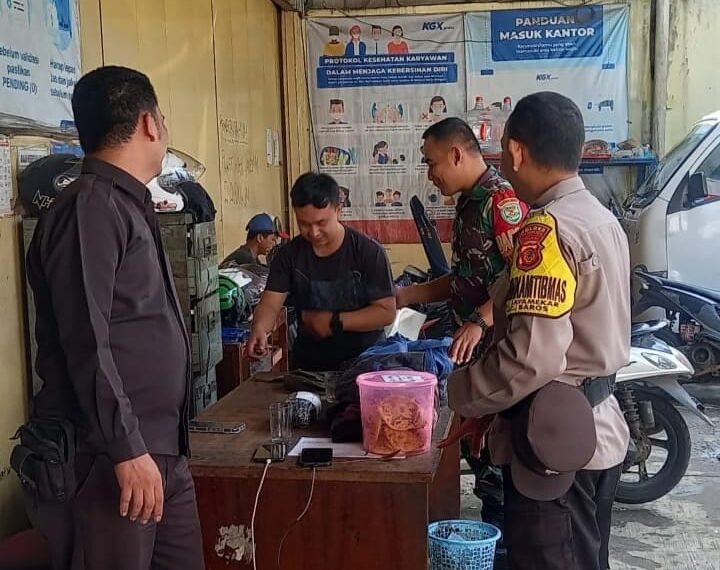 Sambang warga, Sinegritas TNI-Polri bersinergi sambang kantor jasa pengiriman KGX sampaikan pesan kamtibmas