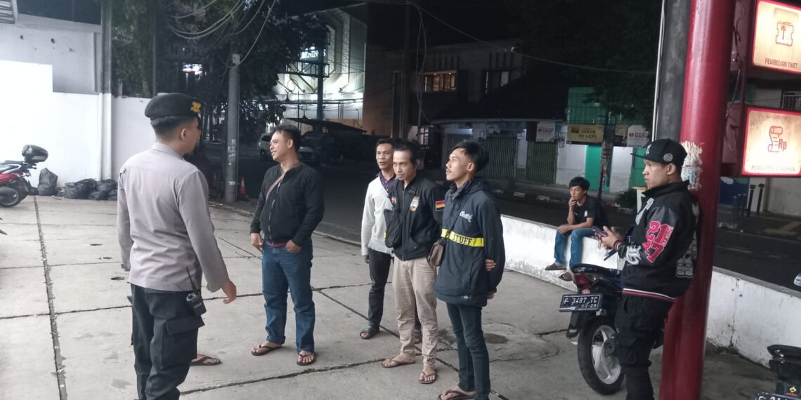 Dialogis dan himbauan kepada Petugas parkir oleh Anggota Polsek Gunungpuyuh