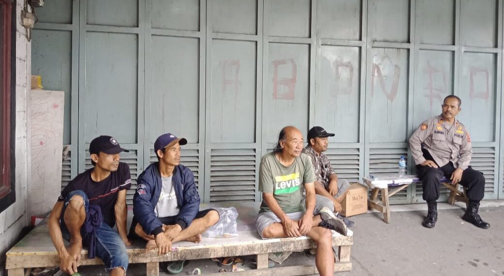Polsek Sukaraja Laksanakan Patroli Sambang Dialogis di Pos Kamling