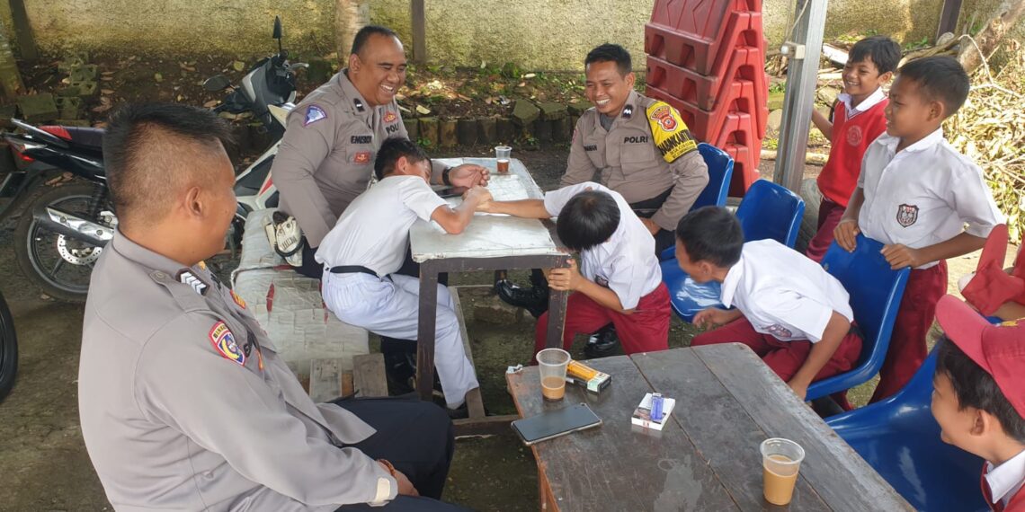 Berikan Himbauan Dan Motivasi Kepada Siswa Sekolah Dasar, Anggota Polsek Gunungguruh Berikan Himbauan Kamtibmas
