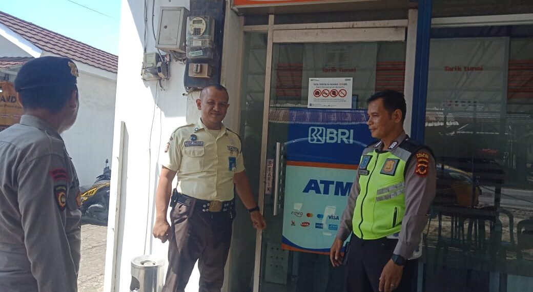 Patroli Siang Hari Menyambangi Objek Objek Vital Di Wilayah Hukum Polsek Sukalarang