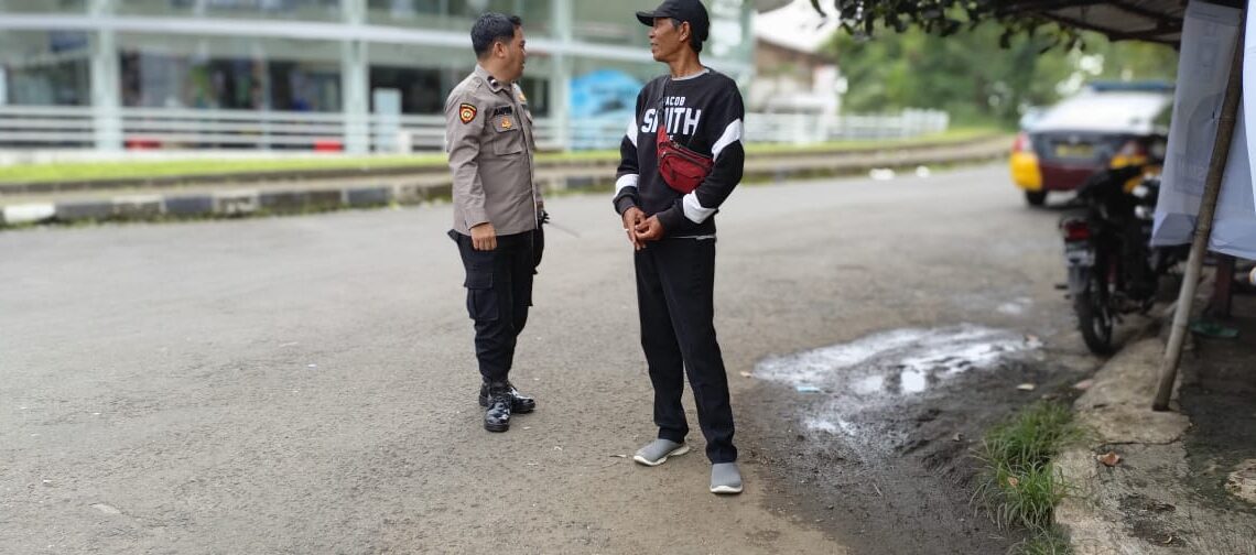 Ciptakan Rasa Aman, Anggota Samapta Polsek Warudoyong Laksanakan Patroli dialogis di Siang Hari