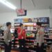 Polsek Sukalarang Patroli Toko Minimarket dan Dialogis dengan Karyawan