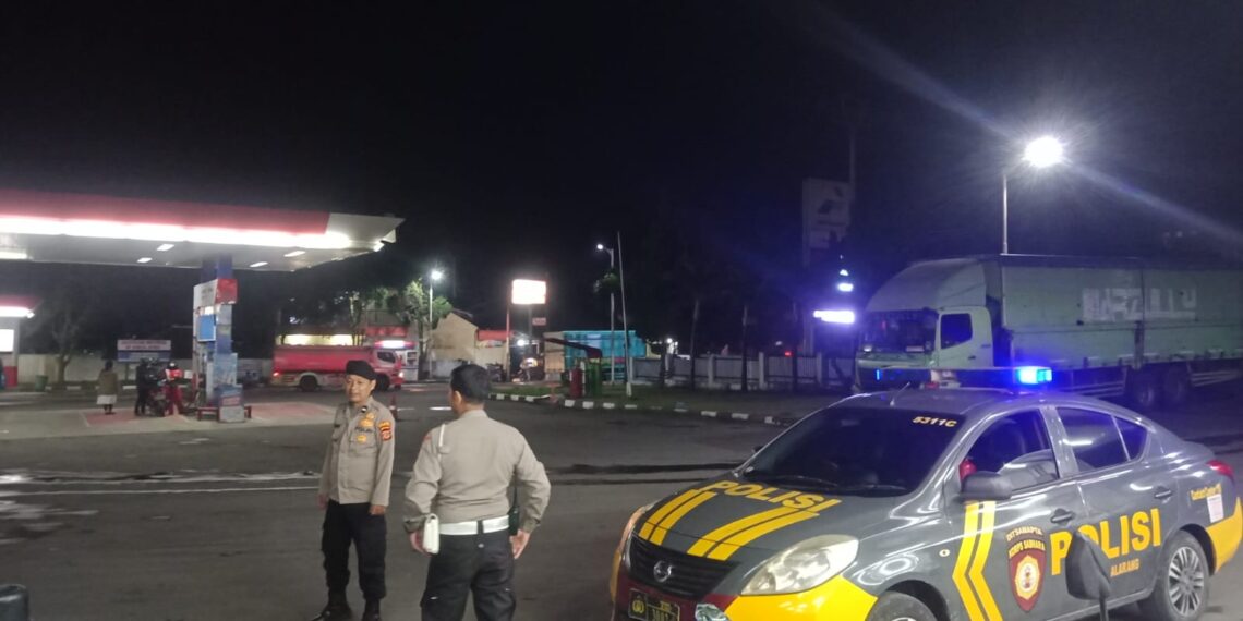 Anggota Patroli Polsek Sukalarang Melaksanakan Patroli  Malam Kontrol SPBU