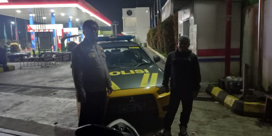 Kontrol SPBU Polsek baros tingkatkan Harkamtibmas bersama Satpam SPBU Baros.
