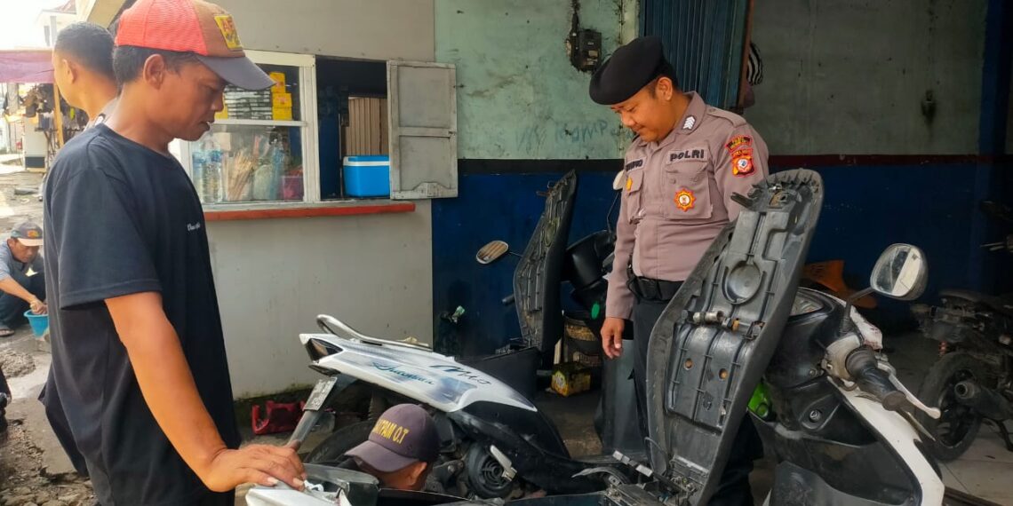 Patroli antisipasi gukamtibmas sore hari, Polsek Cibeureum laksanakan himbauan Humanis terhadap Warga masyarakat