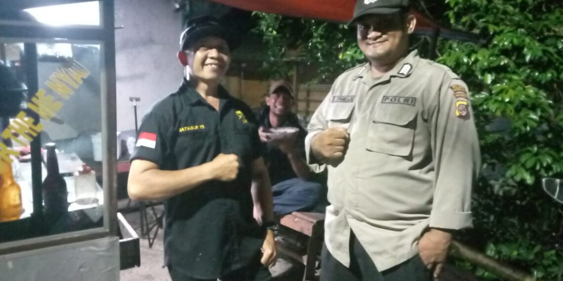 Pastikan Wilayah Hukumnya Tetap Aman Polsek Kebonpedes Patroli Malam