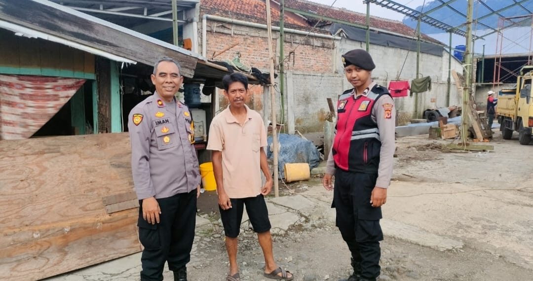 Pemantauan Wilayah, Kapolsek Baros sambang warga tingkatkan keamanan warga.