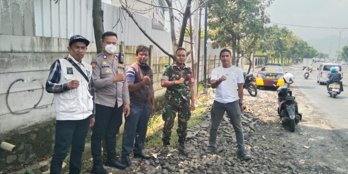 Ciptakan Rasa Aman, Anggota Samapta Polsek Warudoyong Laksanakan Patroli dialogis di Siang Hari