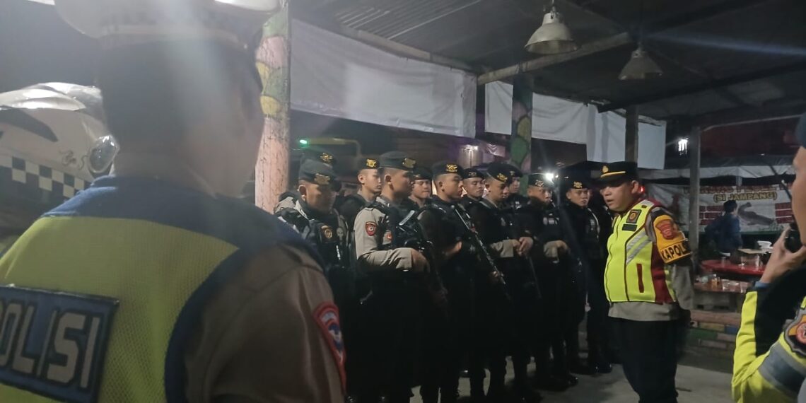 Kapolsek Sukalarang Pimpin Apel Persiapan Pengamanan Haul di Padepokan Sapu Jagat