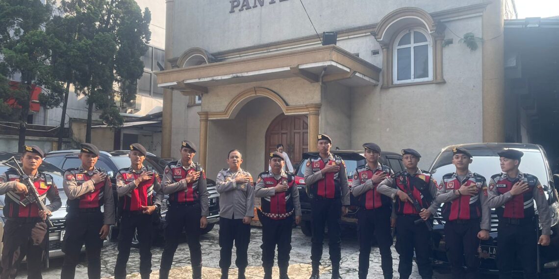 Berikan Rasa Aman, Polisi Lakukan Pengamanan Ibadah Rutin di Gereja  Pantekosta Sukabumi