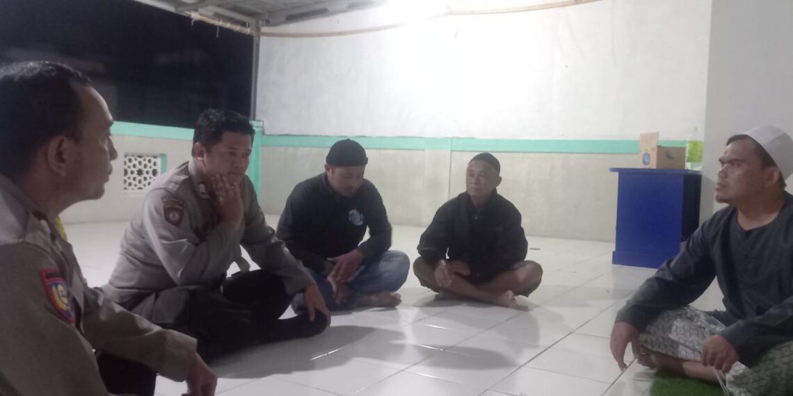 Sambang Warga Perum Resik, Bhabinkamtibmas Jayamekar Efektifkan Patroli Malam Bangun Kemitraan Polmas