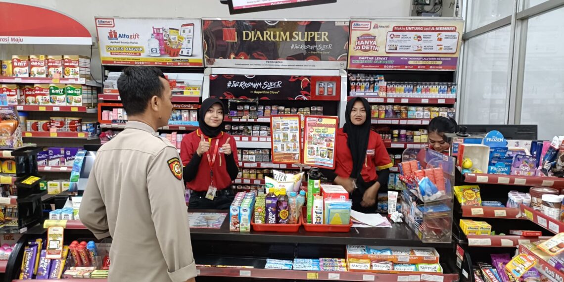Bhabinkamtibmas Polsek Sukaraja Laksanakan DIalogis dan Silaturahmi dengan Karyawan