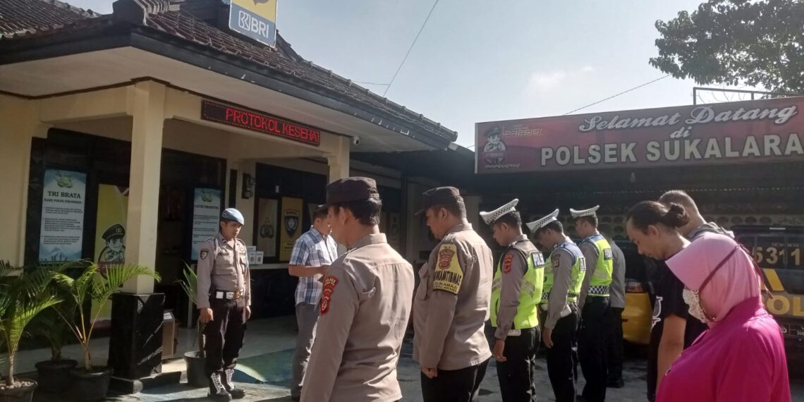 Pimpin Apel Pagi, Kapolsek Sukalarang Berikan Arahan Tentang Pentingnya Kedisiplinan