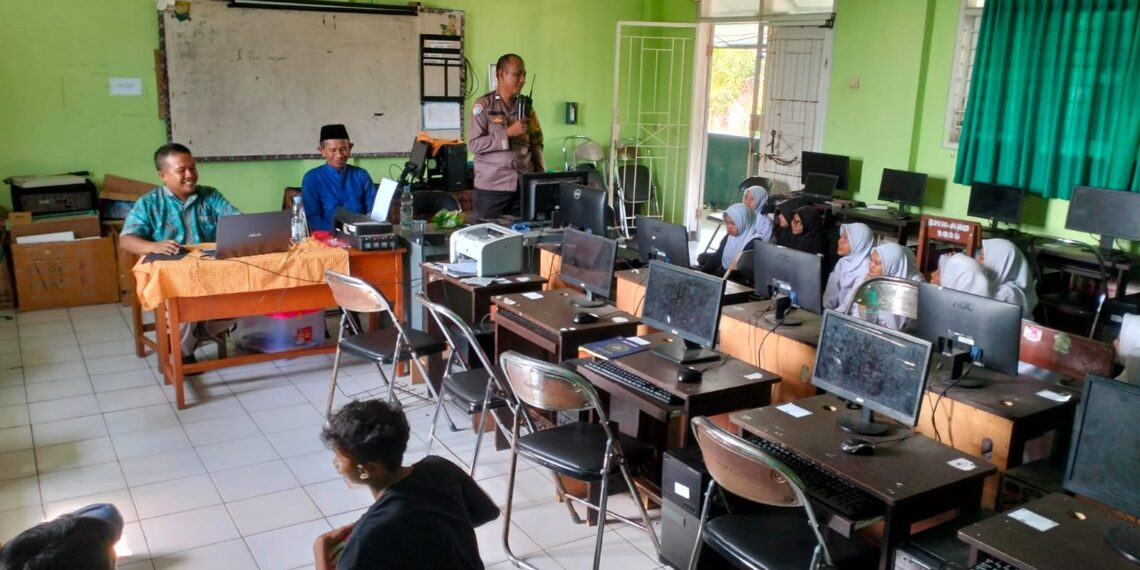 Hindari Kontraproduktif. Bhabinkamtibmas Sudajayahilir Efektifkan Pembinaan Siswa-Siswi Annaba Jelang Kelulusan