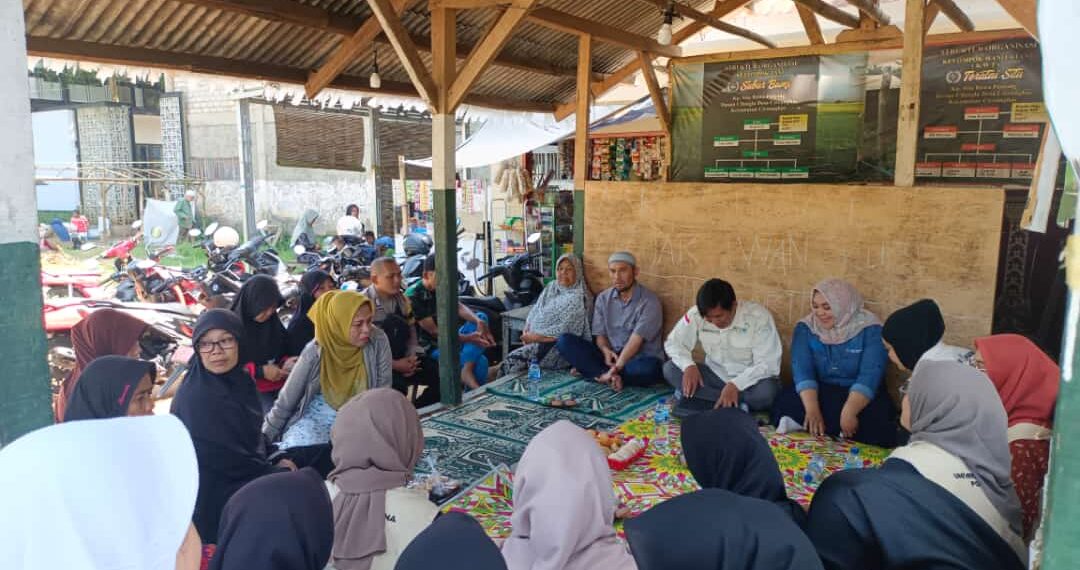 Hadiri Penyuluhan Bahaya Demam Berdarah, Bhabinkamtibmas Polsek Cireunghas Sampaikan Himbauan Kamtibmas