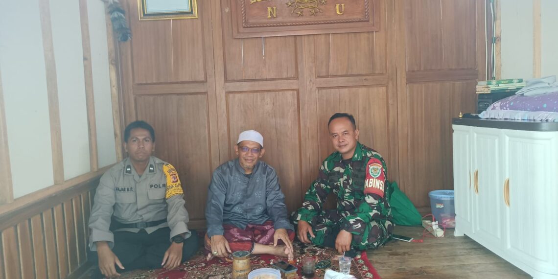 Upaya Jaga Kondusifitas Wilayah: Bhabinkamtibmas Bersama Babinsa Lakukan Kunjungan Silaturahmi