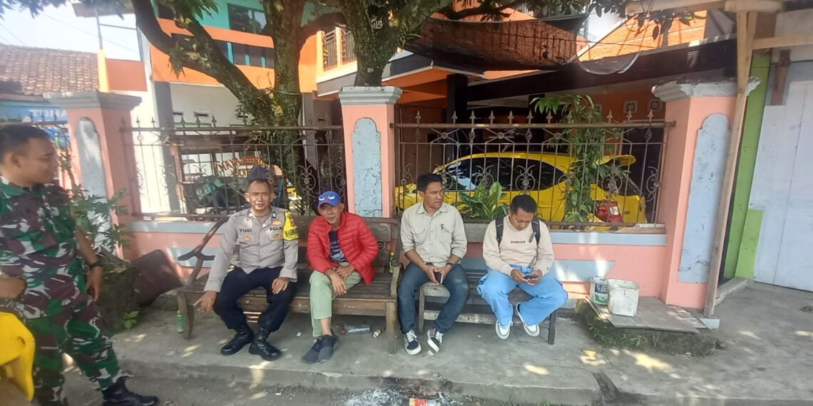 Sinegritas TNI-Polri Sambang warga Cikeong, Bhabinkamtibmas Jayamekar Efektifkan Sambang Warga