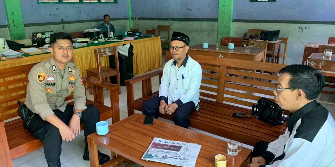 Sambangi Sekolah Bhabinkamtibmas Polsek Cireunghas Sampaikan Pesan Kamtibmas