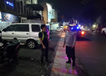 Pantau Situasi Wilayah, Polsek Cikole Laksanakan Patroli Malam