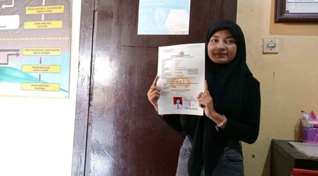 Polsek Baros,Unit Intel Polsek Baros memberikan Pelayanan penertiban SKCK kepada warga masyarakat.