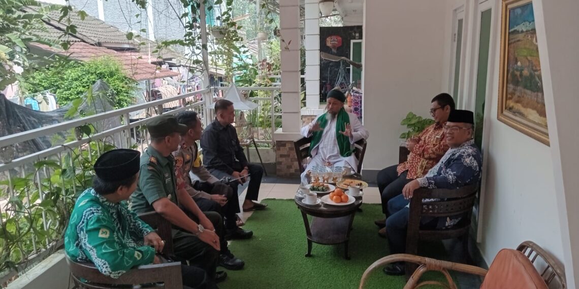 Sinergi Bersama Ulama, Kapolsek Gunungpuyuh Silaturahmi dengan Tokoh Agama