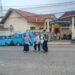 Wujud Kepedulian,Unit Lantas Polsek Sukalarang  Bantu Anak Sekolah Menyeberang Jalan