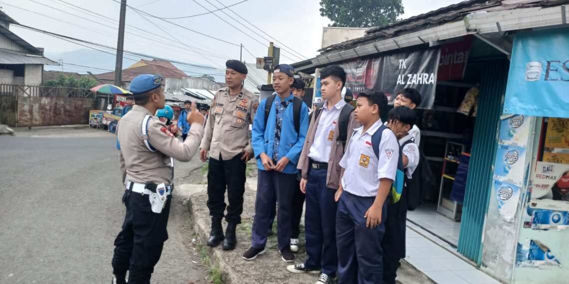 Antisipasi Tawuran Antar Pelajar,Polisi Melakukan Himbauan Kepada Para Pelajar