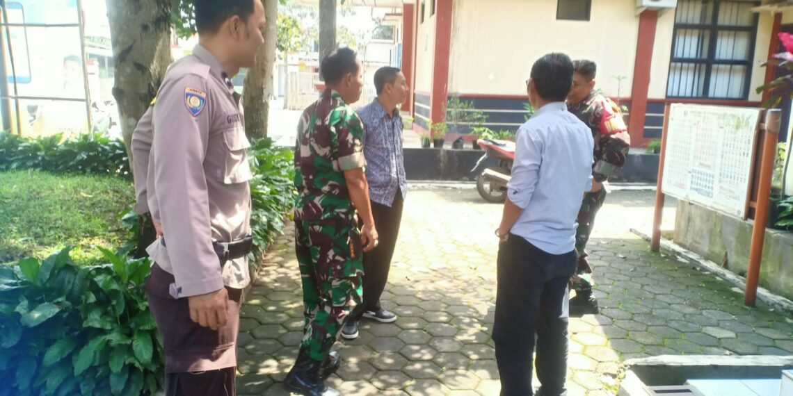 Sinergitas TNI -Polri Bhabinsa bersama Bhabinkamtibmas sambangi Warga binaan.