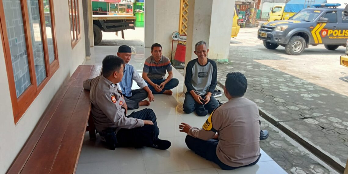 Wujudkan Kedekatan Dengan Warga, Bhabinkamtibmas Polsek Lembursitu Sambangi Warga Binaan
